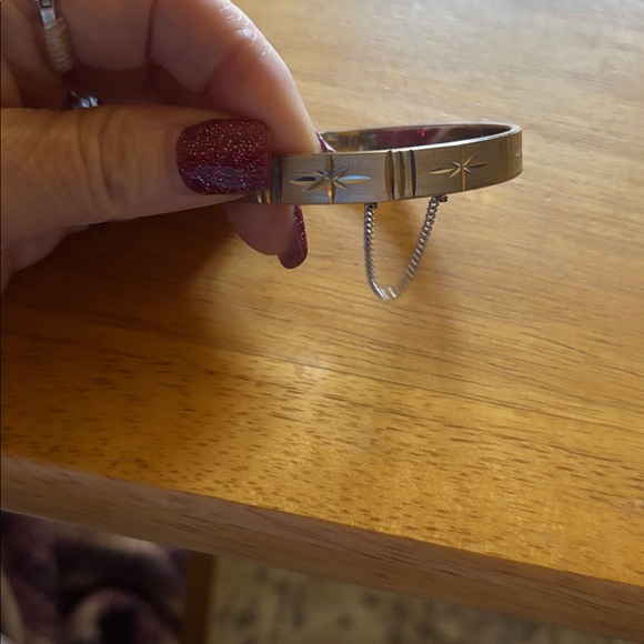 Elegant Silver Starburst Bangle Bracelet - Picture 4 of 4